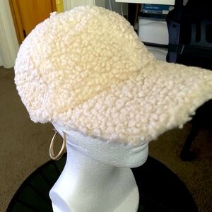 WOMENS IVORY ONE SIZE  SHERPA ADJUSTABLE  O/S BASEBALL CAP NEW!!